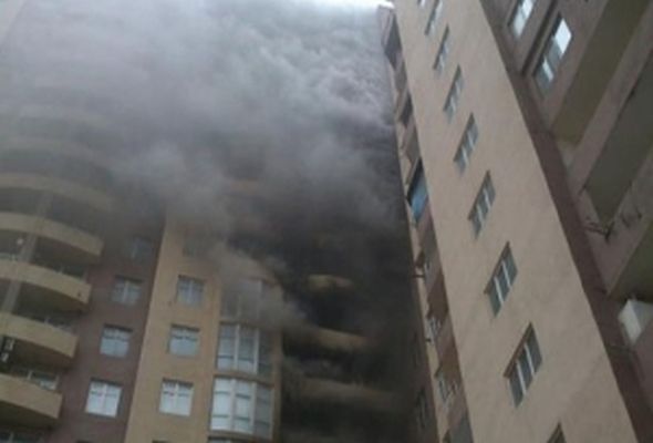 Fire breaks out in a high-rise in Baku