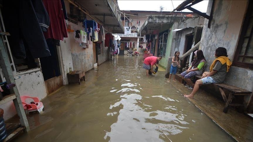 3 killed, over 62,000 evacuated as floods hit Thailand
