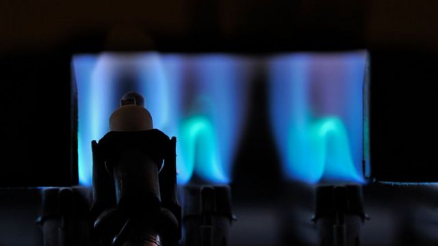Climate change: Ban all gas boilers from 2025 to reach net-zero
