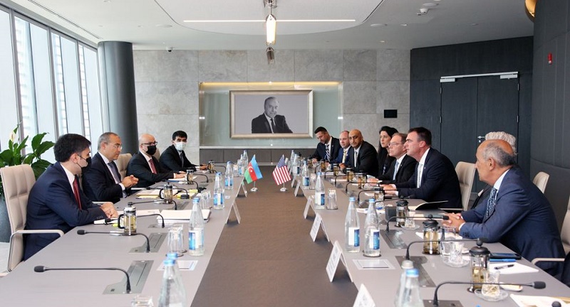 Azerbaijani minister, US Oklahoma governor discuss issues of expanding cooperation (PHOTO)