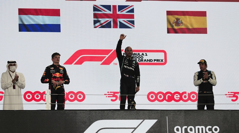 Hamilton wins Qatar GP to further cut Verstappen's lead