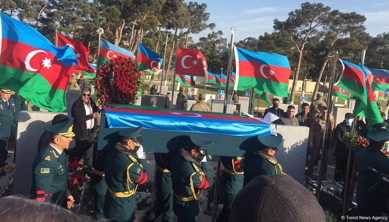 Burial ceremony of Azerbaijan helicopter crash victims held in second Alley of Martyrs (PHOTO)