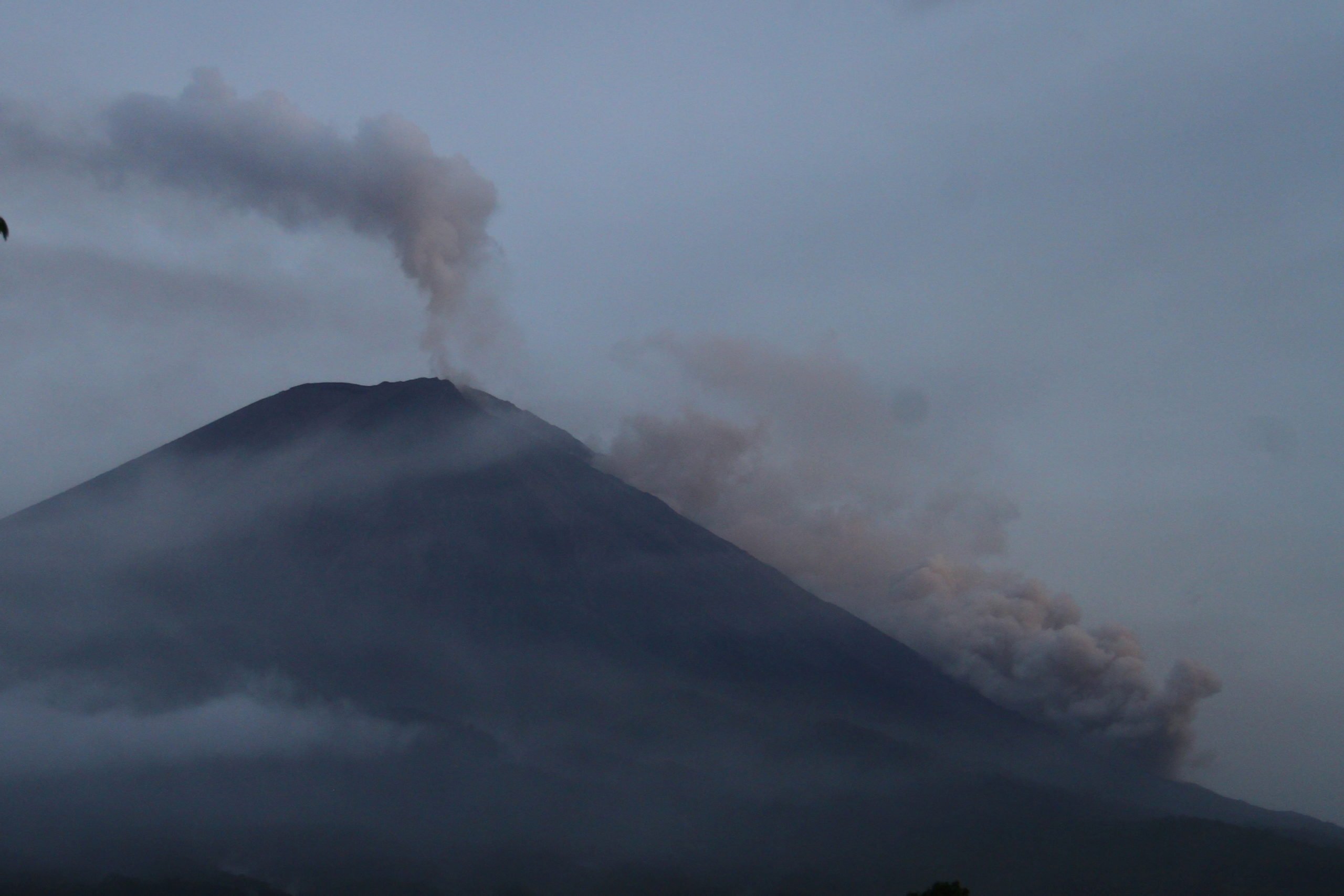 Indonesia Semeru volcanic eruption kills 14