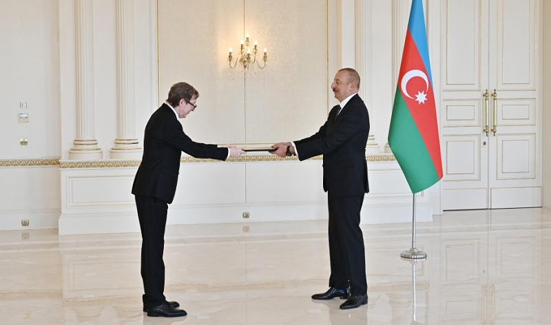Azerbaijani president receives credentials of incoming Algerian envoy