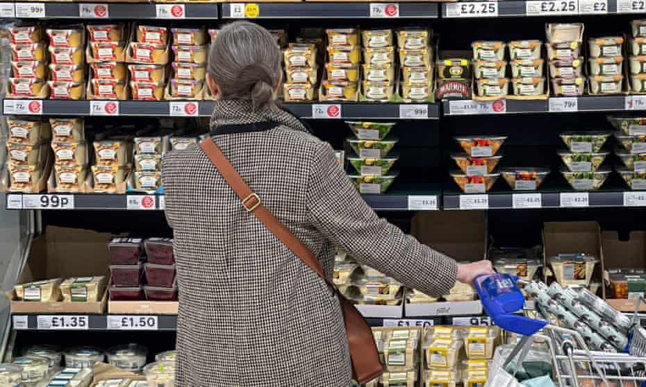 UK inflation rises to highest in nearly 30 years
