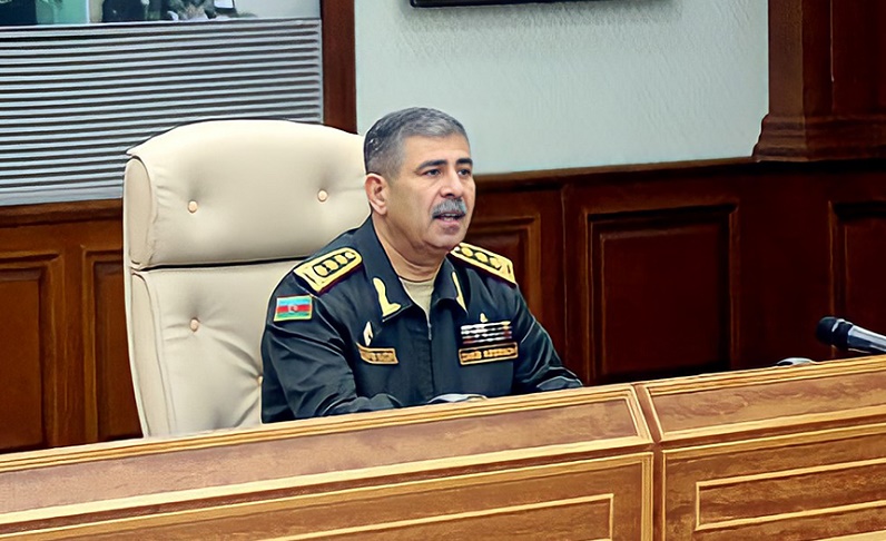 Azerbaijan’s defense minister arrives in Iran 