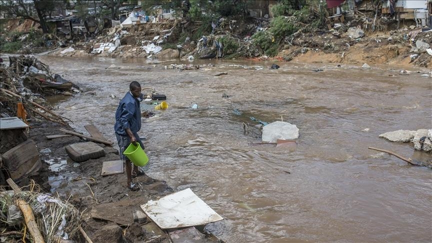 Floods kill over 300 in South Africa