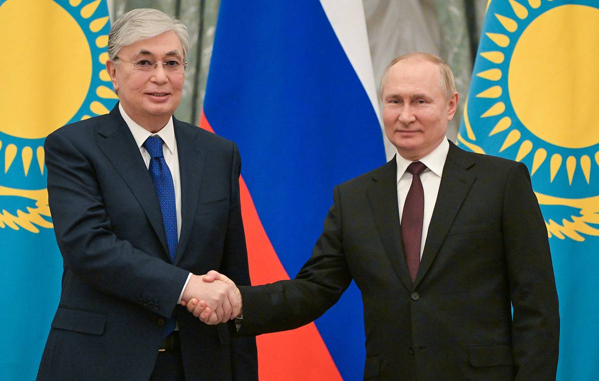 Russian, Kazakh presidents hold phone talks