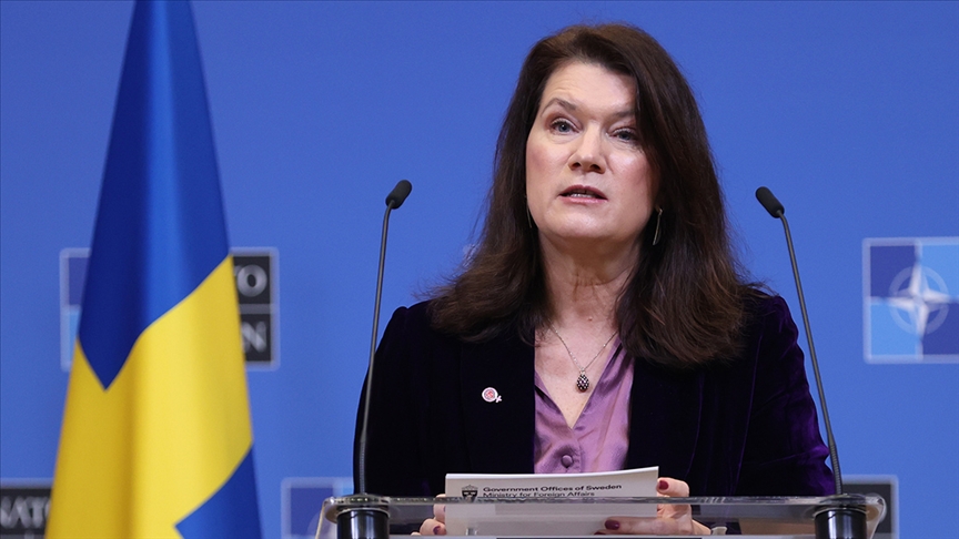 Swedish FM signs bid for NATO membership