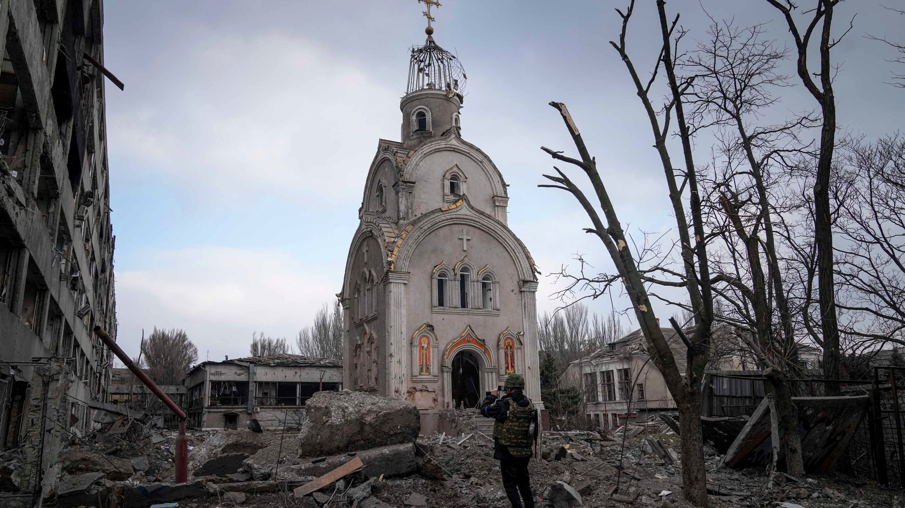 Mariupol death toll at 22,000, says mayor's adviser