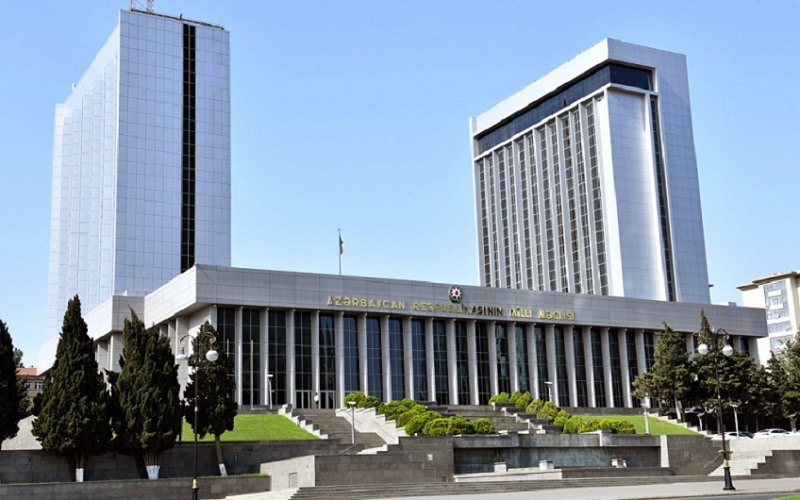 Azerbaijani lawmakers discuss bill on execution of 2021 state budget