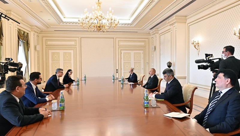 Azerbaijani president receives Romanian delegation