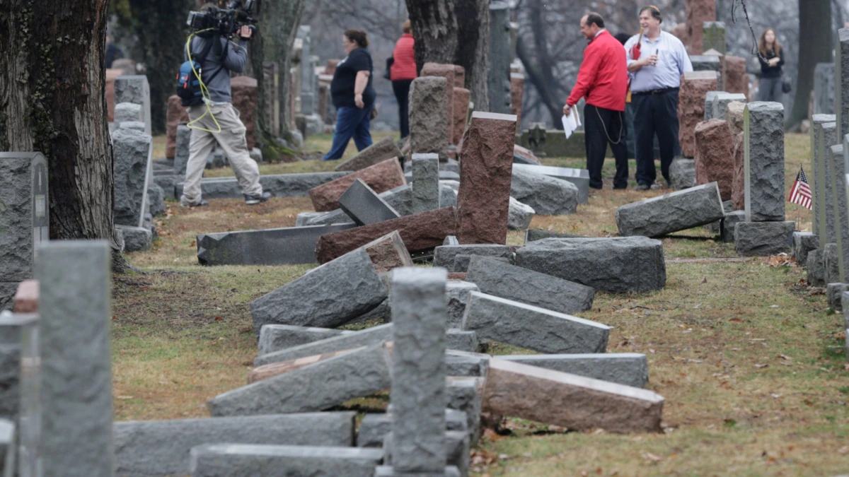 Poland condemns Belarus for vandalism of Polish graves