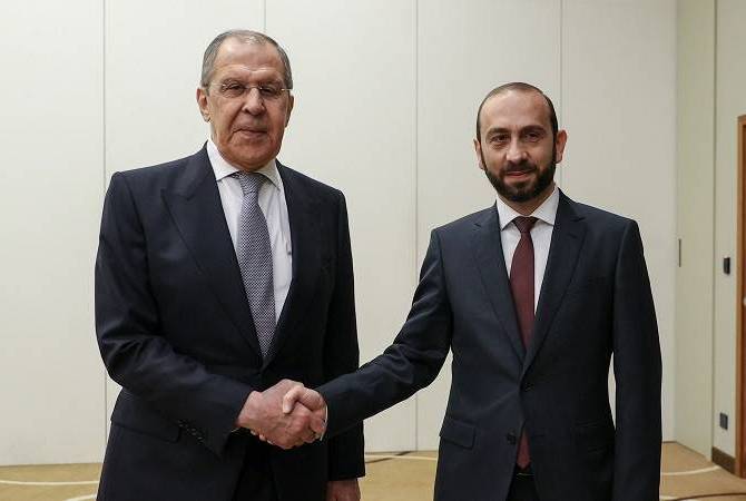 Russian, Armenian FMs hold phone talks
