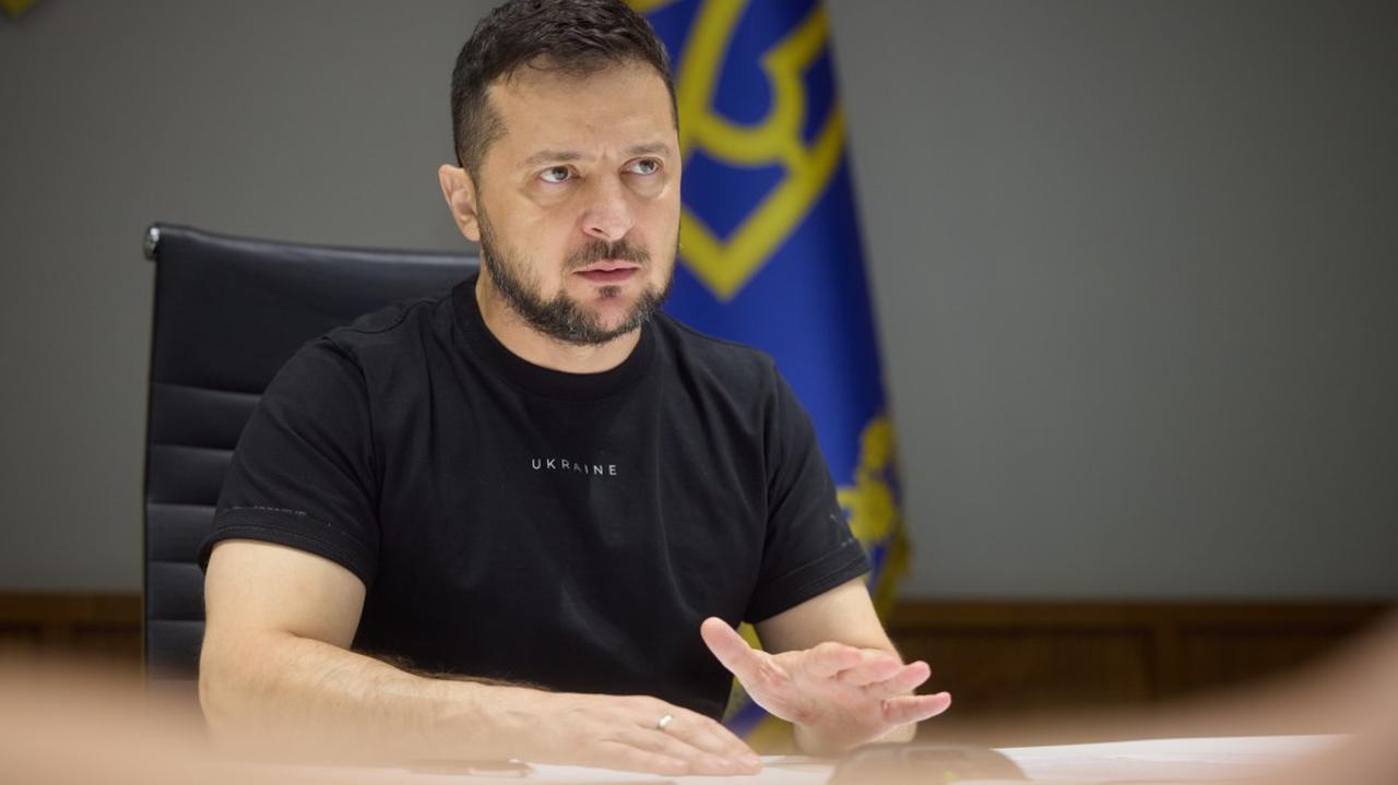 Ukraine's Zelenskiy acclaims commanders freed in prisoner swap