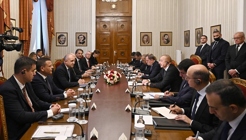 Azerbaijani, Bulgarian presidents hold expanded meeting
