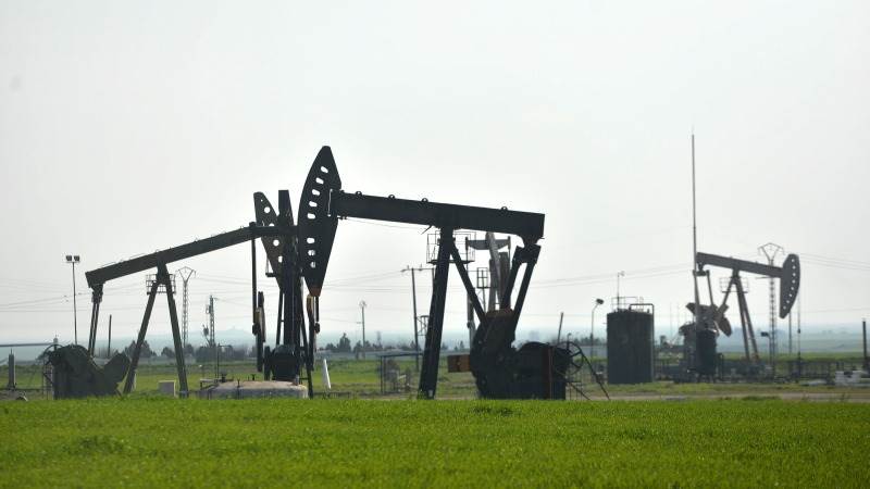 Oil prices drop as demand worries prevail