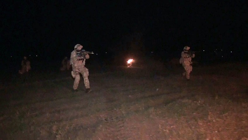 Azerbaijani Army’s Special Forces fulfill tasks at nighttime during drills in southern region (VIDEO)