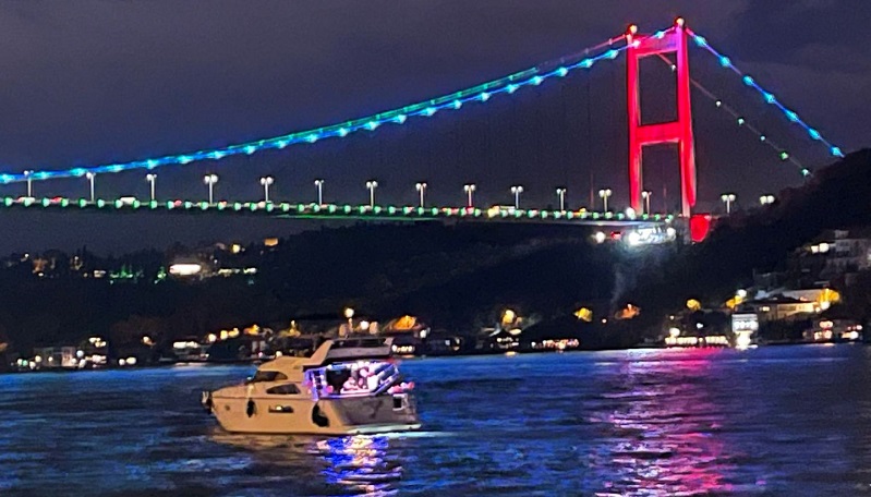 Symbols of Istanbul illuminated with colors of Azerbaijani flag (PHOTO)