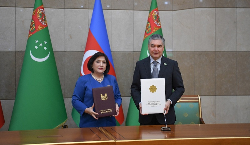 Azerbaijani, Turkmen parliaments ink MoU