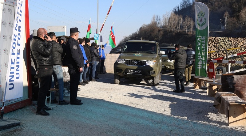 Russian peacekeepers’ cars pass freely along Lachin road