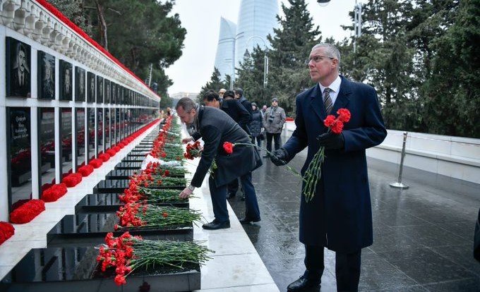 UK ambassador to Azerbaijan honors memory of martyrs of January 20 tragedy