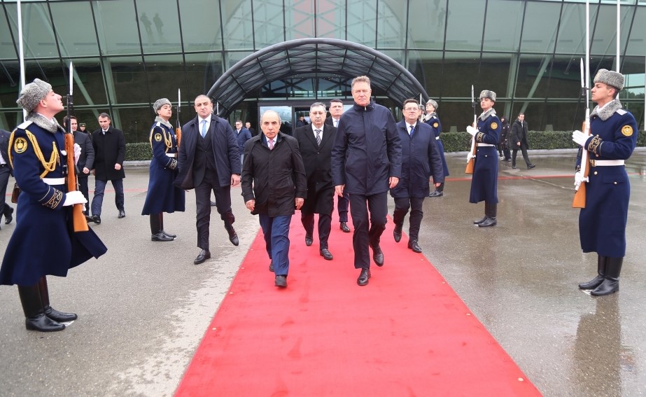 Romanian president completes official visit to Azerbaijan