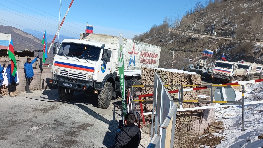 28 more vehicles of Russian peacekeeping contingent pass freely along Lachin-Khankendi road