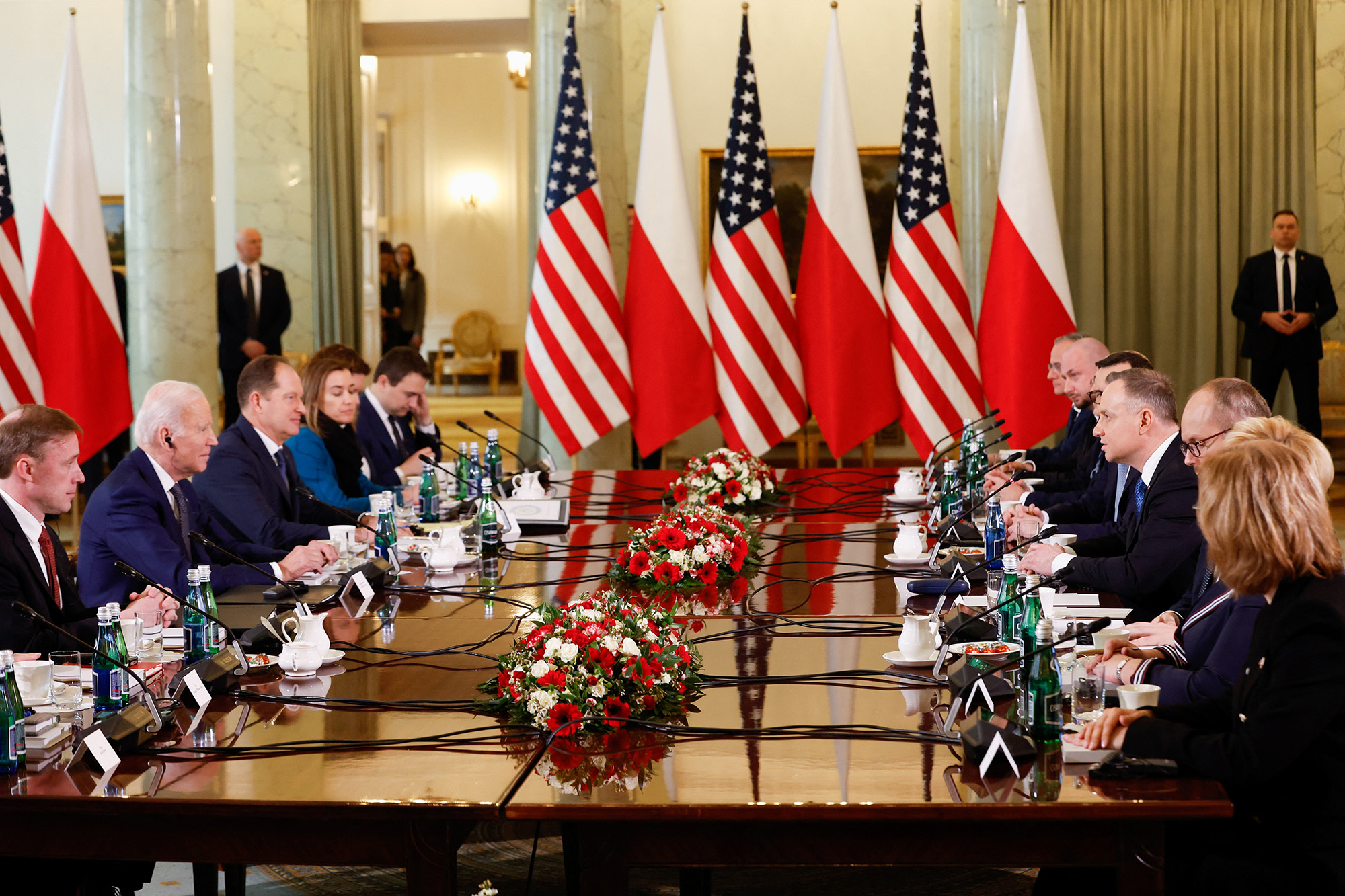 Biden thanks Poland for "unwavering" support in Ukraine