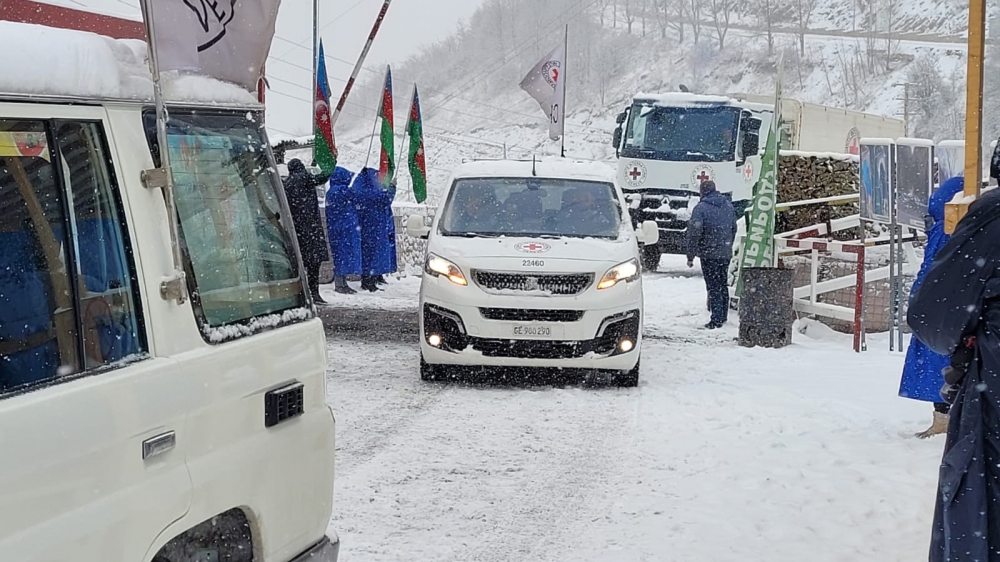ICRC vehicles move freely along Lachin-Khankendi road