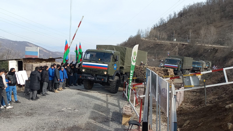 Lachin-Khankendi road: Dozens of Russian peacekeepers’ vehicles pass through protest area without hindrance 