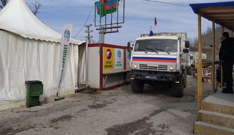 Lachin-Khankendi road: 26 more vehicles of Russian peacekeepers pass through protest area without hindrance