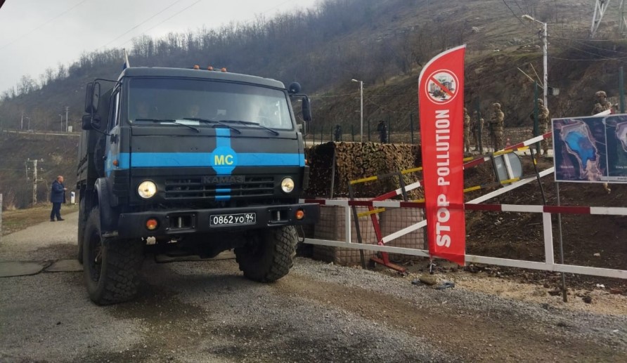 Lachin-Khankendi road: Convoy of Russian peacekeepers move through protest area without hindrance