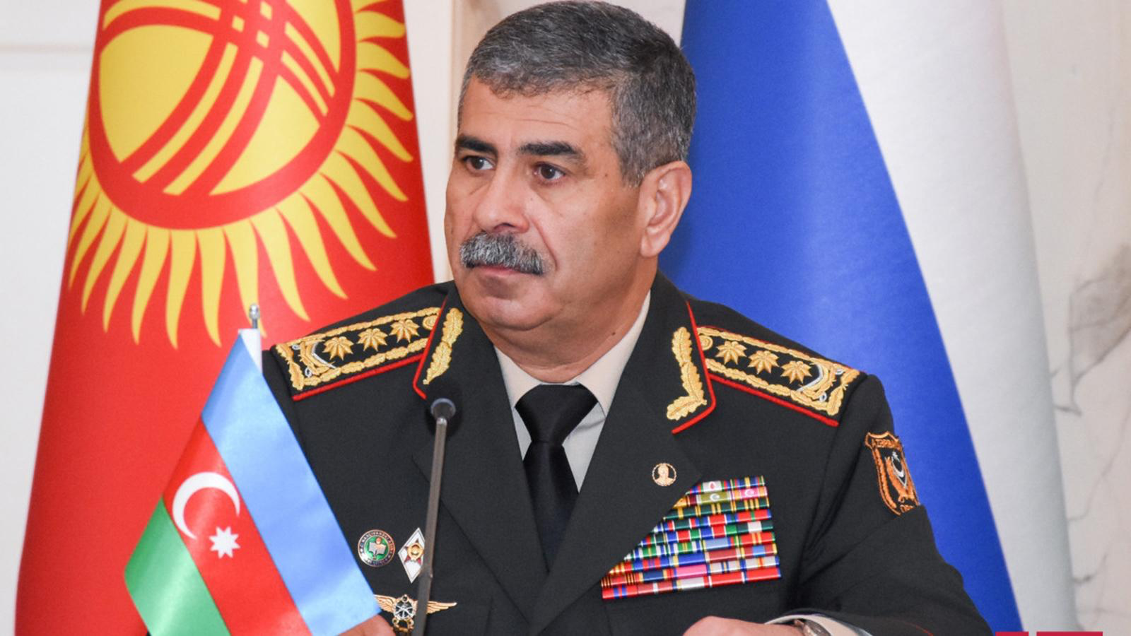 Azerbaijani defense minister offers condolences to Turkish side