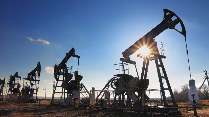 Oil falls on higher U.S. oil stocks, inflation data in focus