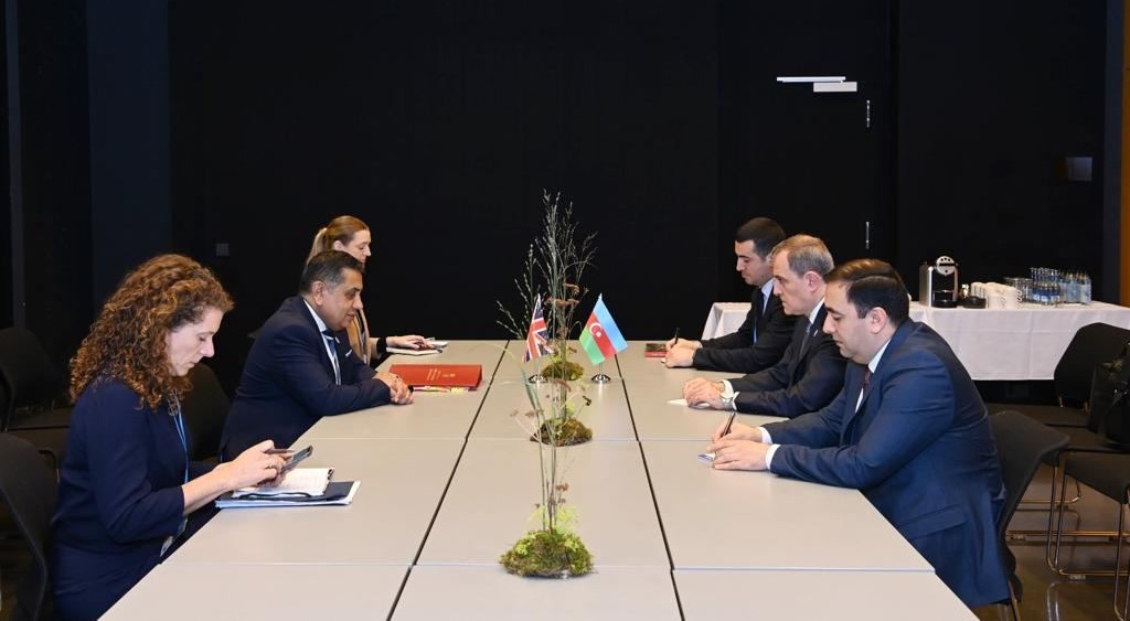 Azerbaijan’s foreign minister meets with UK state minister