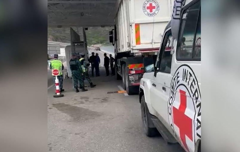 ICRC transports patients from Azerbaijan's Khankendi to Armenia through Lachin checkpoint (VIDEO) 