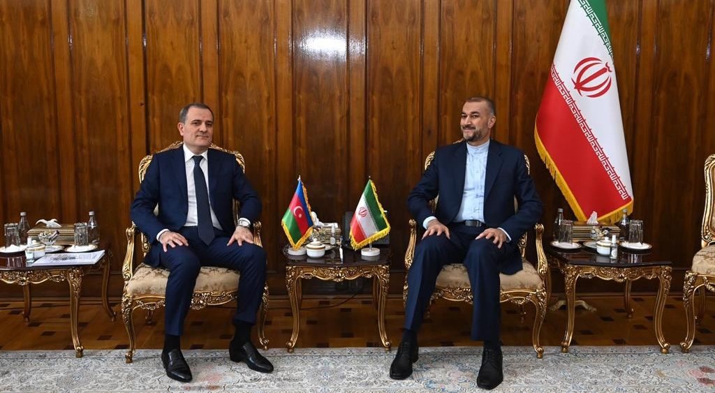 Azerbaijani FM meets with Iranian counterpart in Moscow